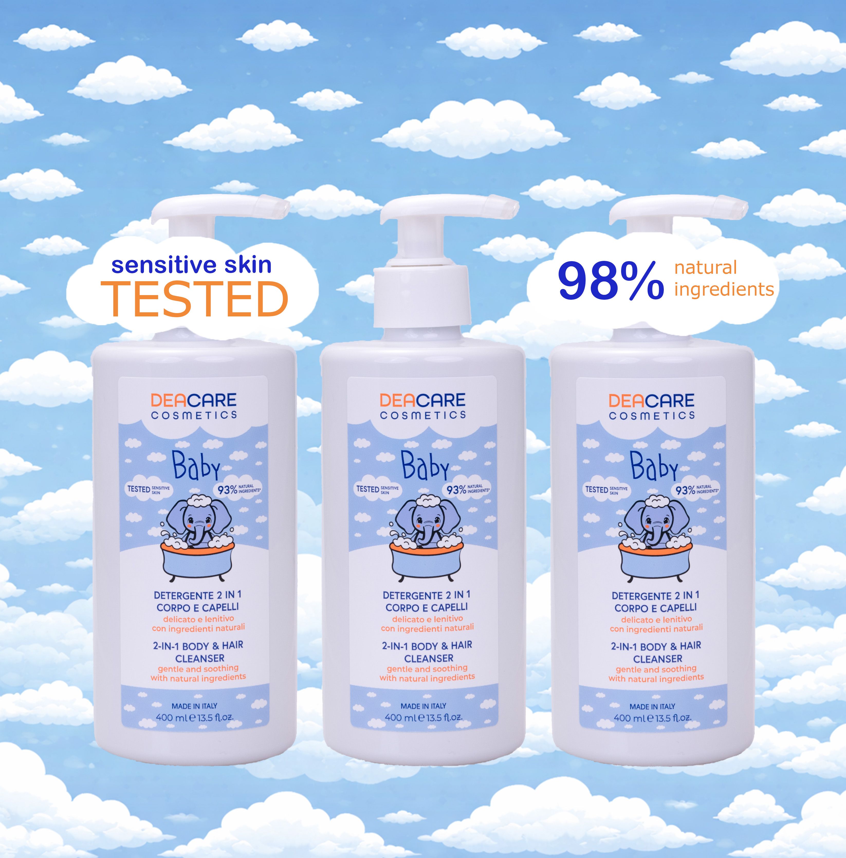 Tre flaconi bianchi con dosatore a pompa. Etichette con illustrazione bambino e testo: Detergente 2 in 1 corpo e capelli. Testo: 98% ingredienti naturali.