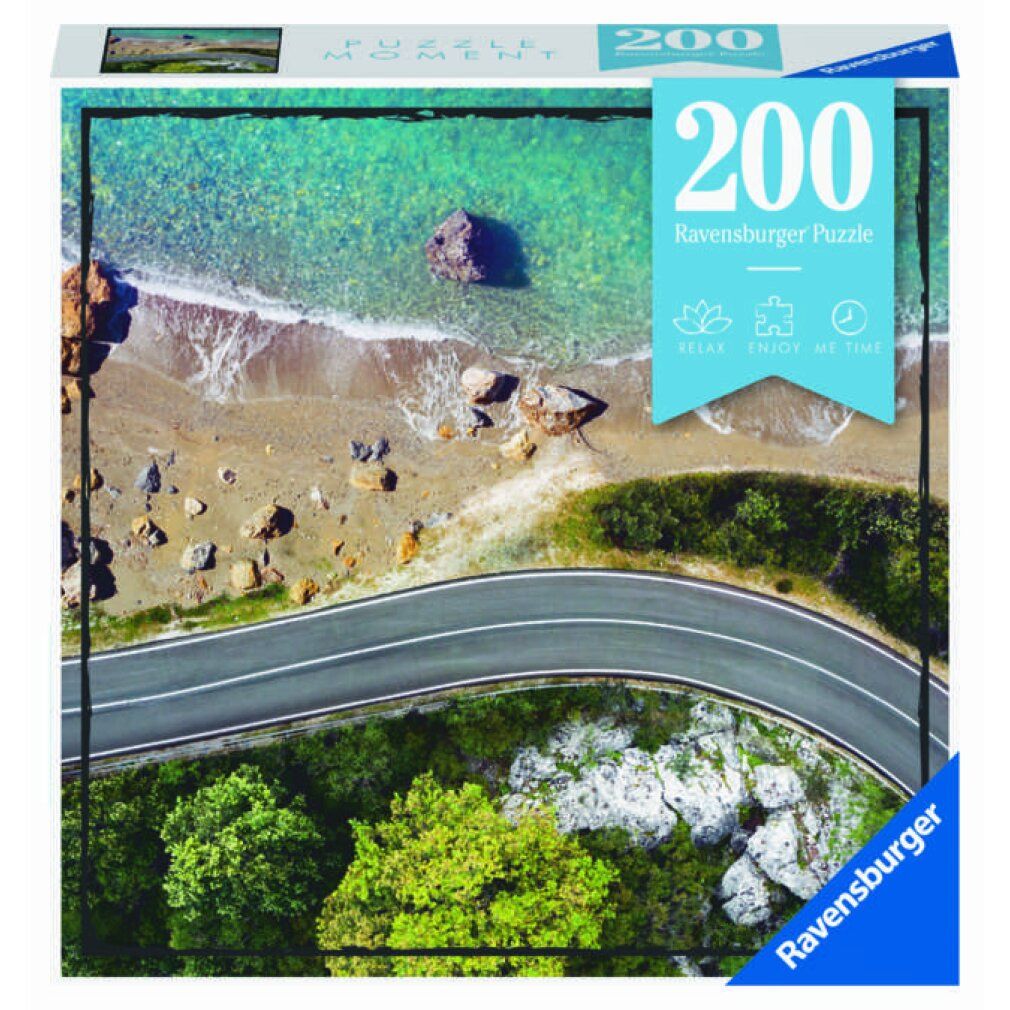 Scatola puzzle da 200 pezzi. Motivo: strada costiera con mare e rocce. Marchio: Ravensburger. Confezione con logo e informazioni sul prodotto.