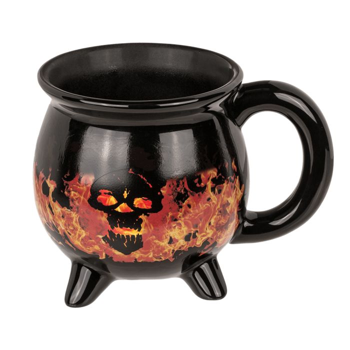 Tazza in ceramica nera a forma di calderone con manico e tre piedi. Design teschio e fiamme.