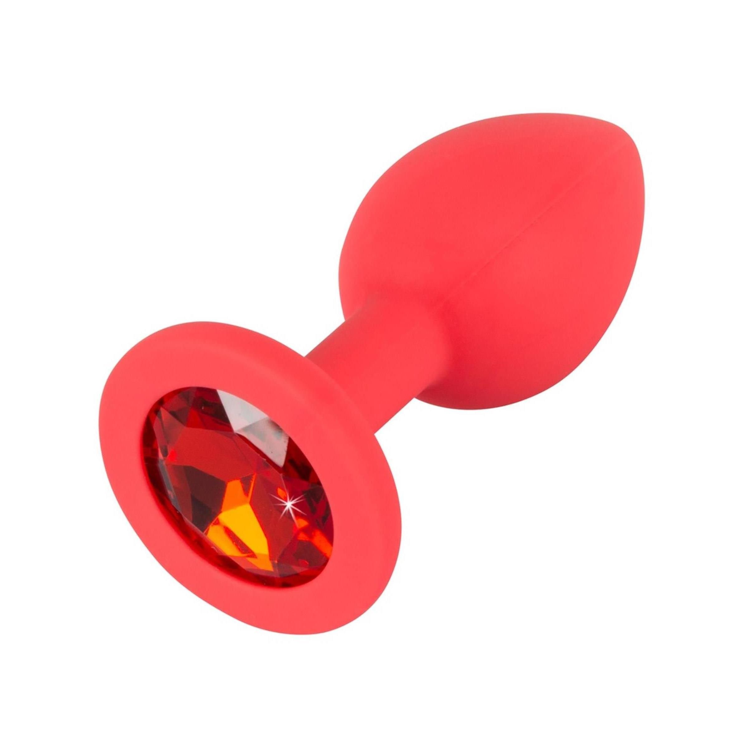 Plug rosso con pietra rossa. Parte superiore conica, base rotonda. Vista dettagliata.