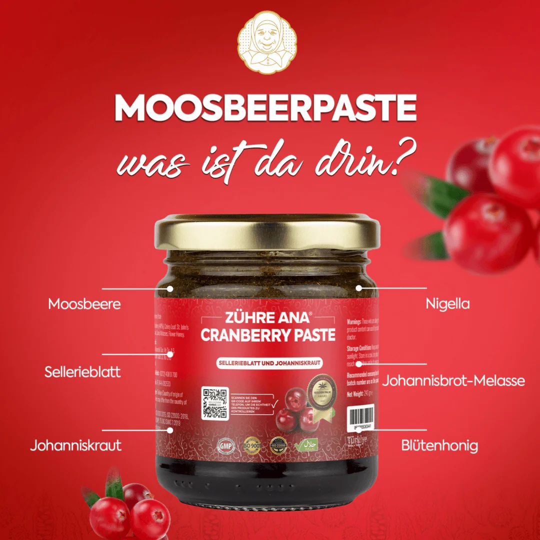 Vaso di pasta di mirtillo rosso Zühre Ana con elenco ingredienti e mirtilli rossi.