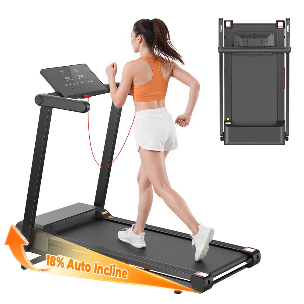 Tapis roulant nero pieghevole con donna che corre. Display 18% Auto Incline. Tapis piegato sullo sfondo.