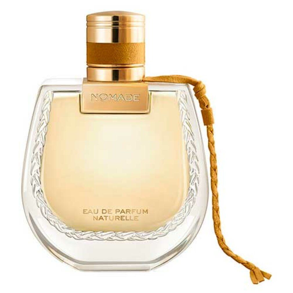 Flacone di profumo con tappo dorato e cinturino in pelle. Scritta: Nomade, Eau de Parfum Naturelle.