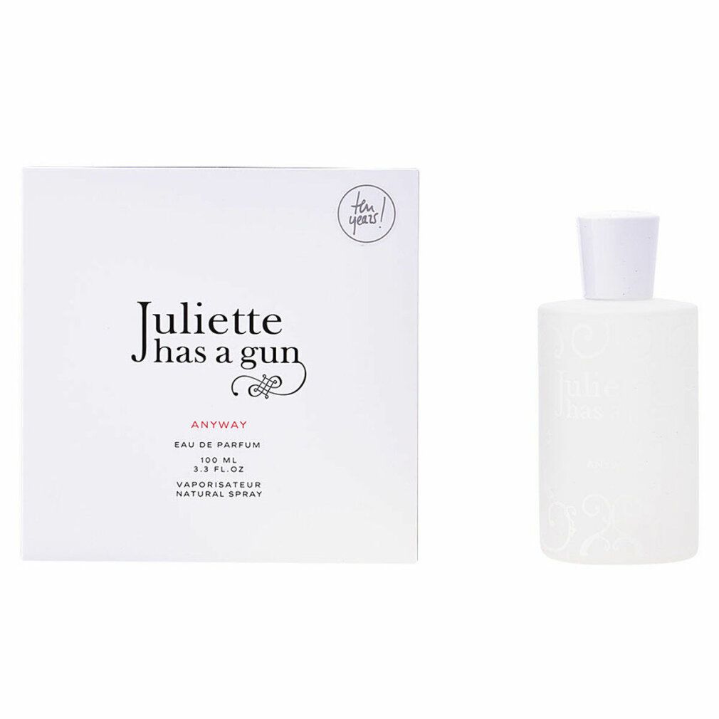 Flacone di profumo bianco con tappo bianco. Sul flacone, "Juliette has a gun Anyway".