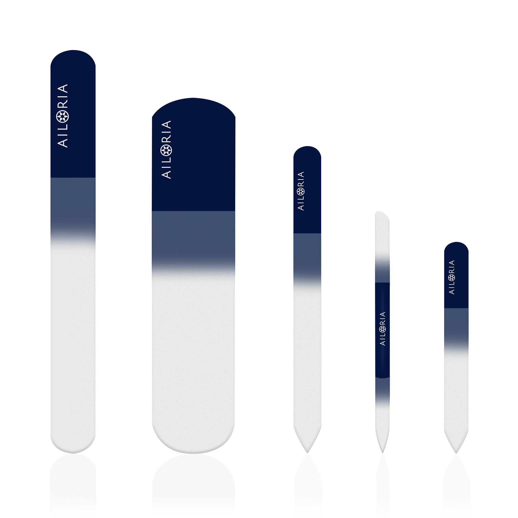 Cinque lime per unghie in vetro con sfumatura blu-bianca. Logo AILORIA su ogni lima. Diverse forme e dimensioni.