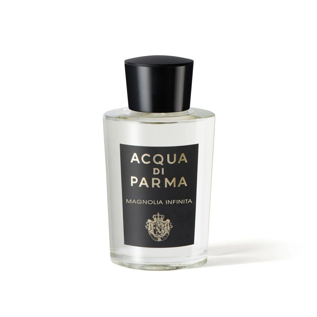 Flacone di profumo con tappo nero. Etichetta nera con scritta dorata: Acqua di Parma, Magnolia Infinita.
