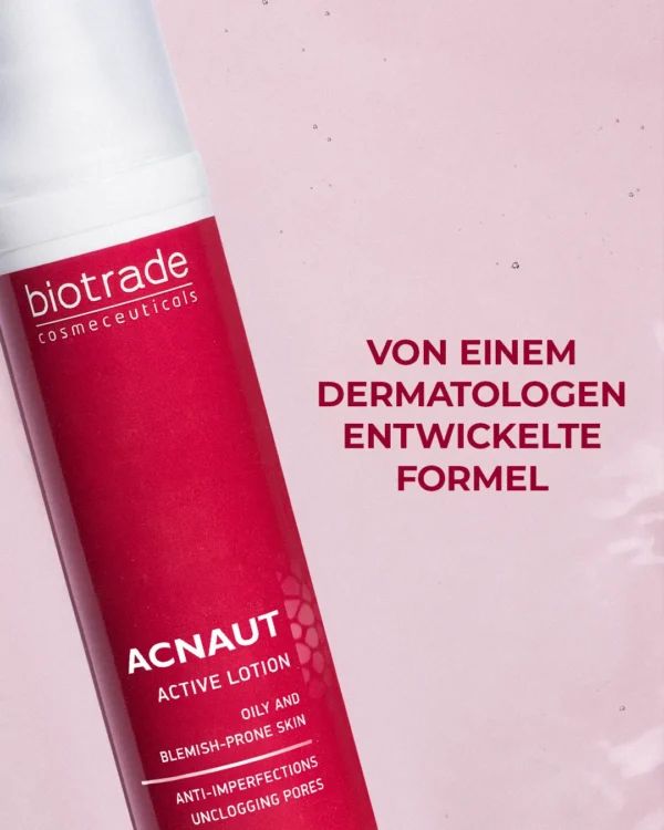 Primo piano del flacone Acnaut Active Lotion. Testo: Biotrade, Acnaut. Formula sviluppata da un dermatologo.