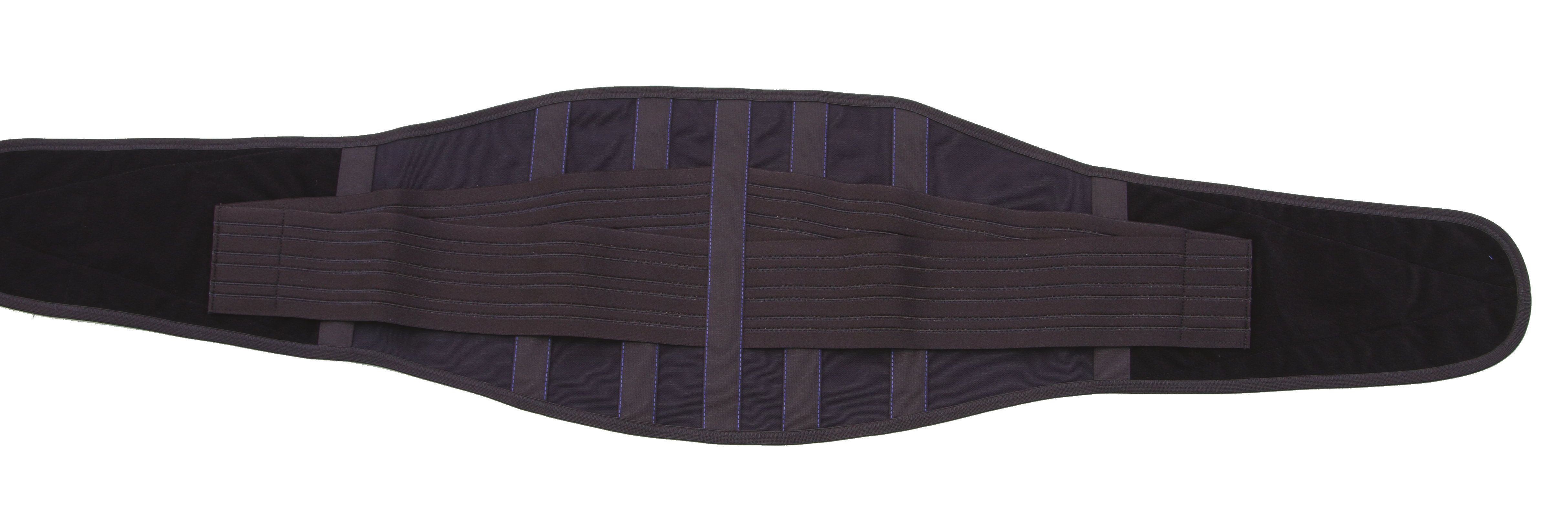Fascia lombare nera, stesa. Sono visibili diverse fasce verticali e chiusure in velcro.