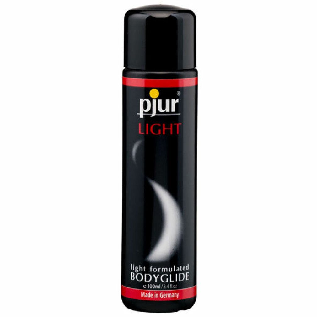 Flacone nero con etichetta rossa e gialla. Scritta: pjur LIGHT, light formulated Bodyglide, 100ml. Prodotto in Germania.