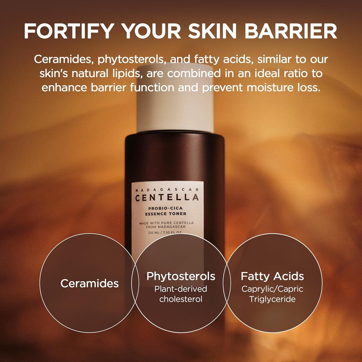 Flacone marrone con tappo bianco. Testo: Ceramidi, fitosteroli, acidi grassi. Scritta: MADAGASCAR CENTELLA PROBIO-CICA ESSENCE TONER.
