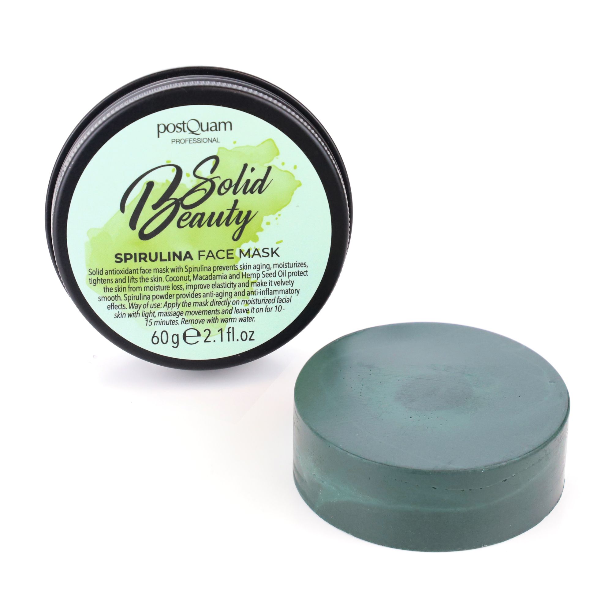 Barattolo aperto con maschera viso verde. Coperchio con testo 'Solid Beauty' e 'Spirulina Face Mask'. Contenitore nero, maschera verde.