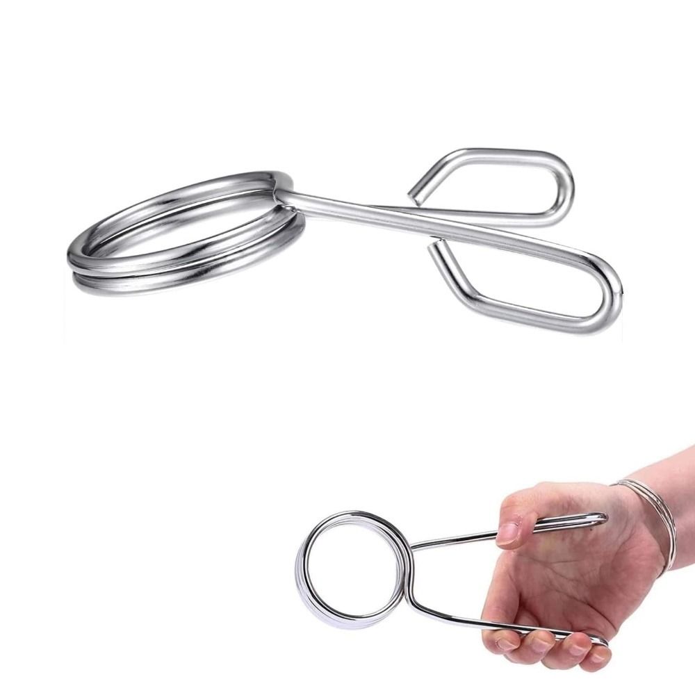 Due viste di una clip a molla in metallo. Una clip è appoggiata, una è tenuta in mano.