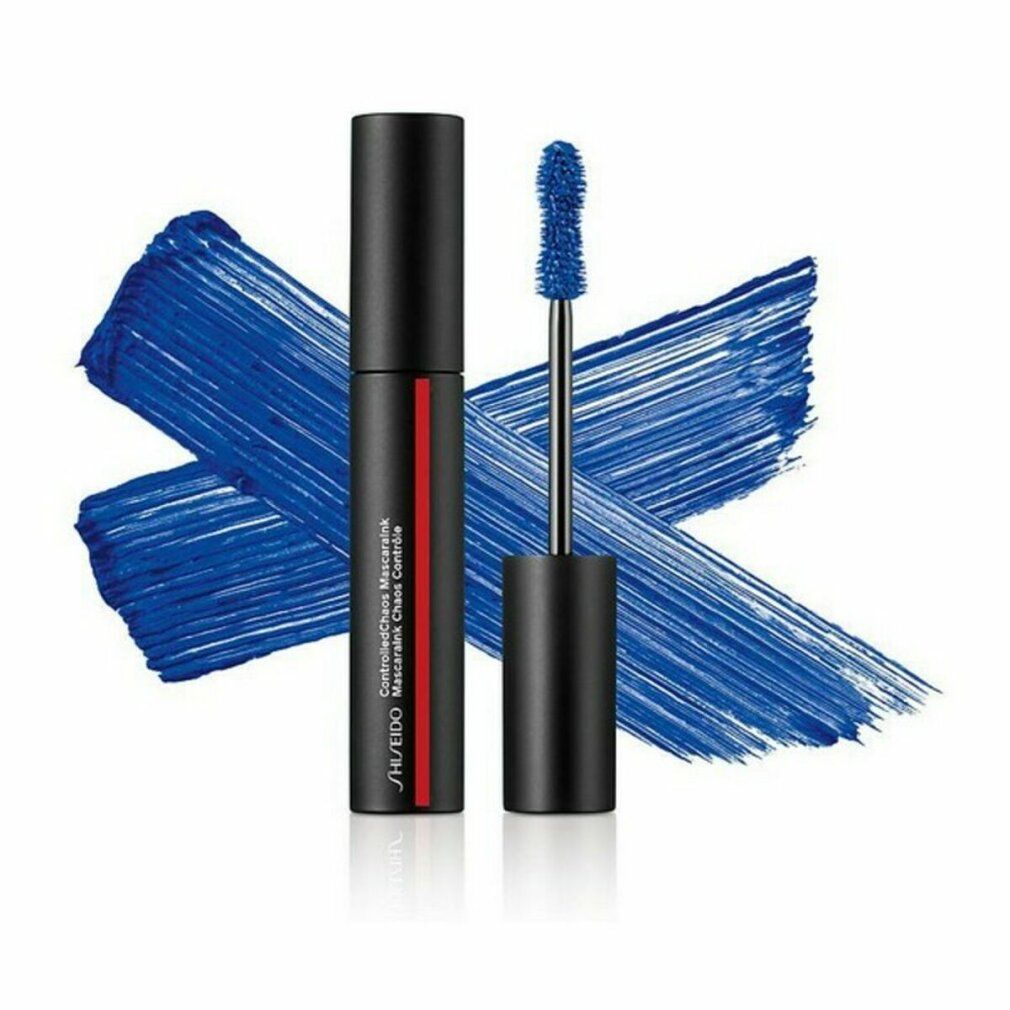 Tubo di mascara nero con spazzola e tratti di colore blu. Nome del prodotto visibile.