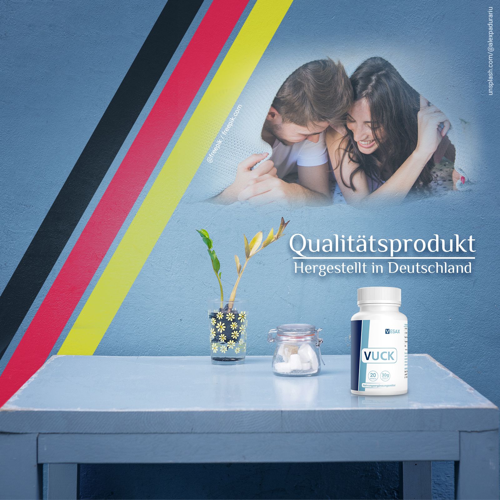 Flacone VUCK, VESAX. Testo: Prodotto di qualità, Prodotto in Germania. Sfondo: coppia, tavolo, piante, bicchieri.