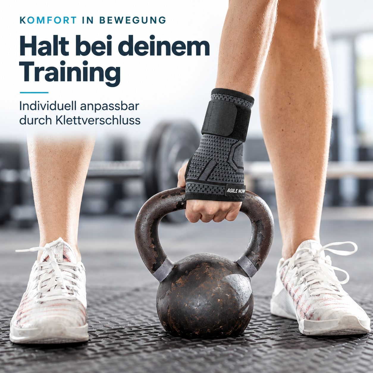 Persona con tutore per polso durante allenamento con kettlebell, mostra la regolabilità tramite velcro.