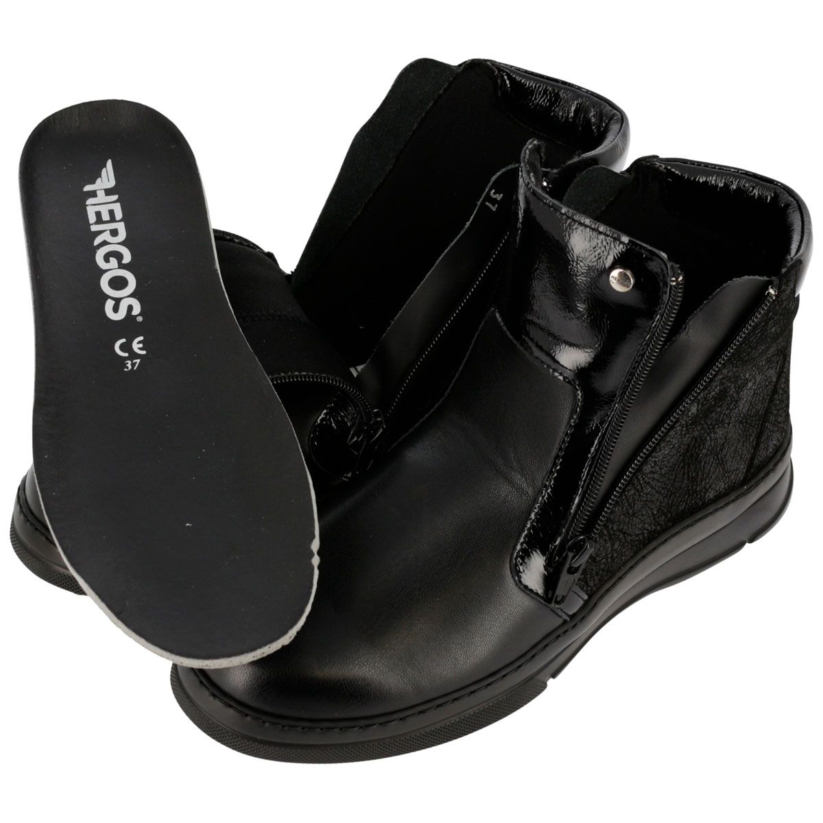 Stivali neri con soletta interna rimovibile. Soletta con logo HERGOS e marchio CE. Forma di scarpa comoda.