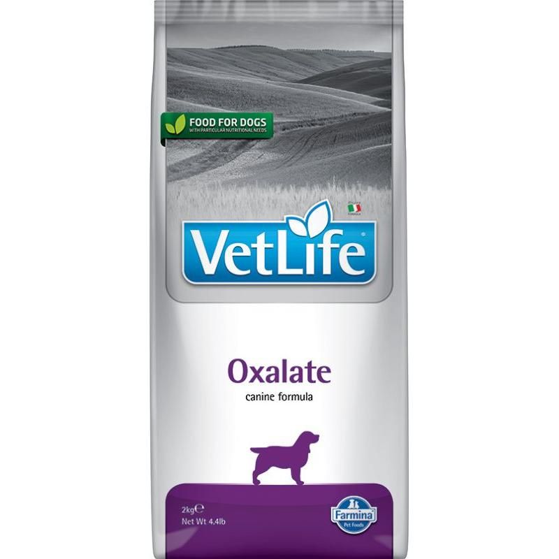 Sacchetto di cibo secco. Scritta 'VetLife Oxalate canine formula'. Logo 'Food for Dogs'. Logo Farmina. Bandiera italiana.