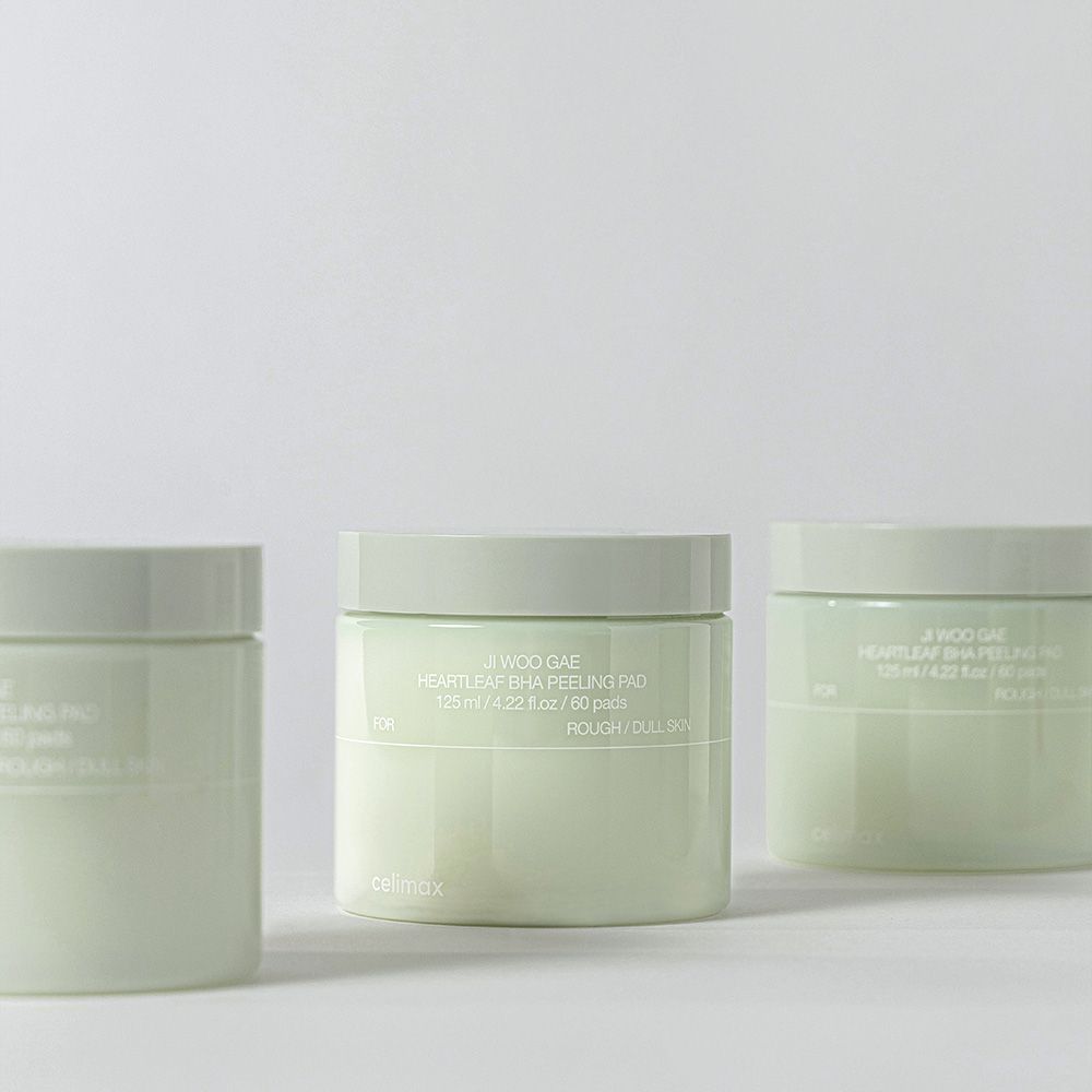 Tre contenitori di Celimax Heartleaf BHA Peeling Pads.
