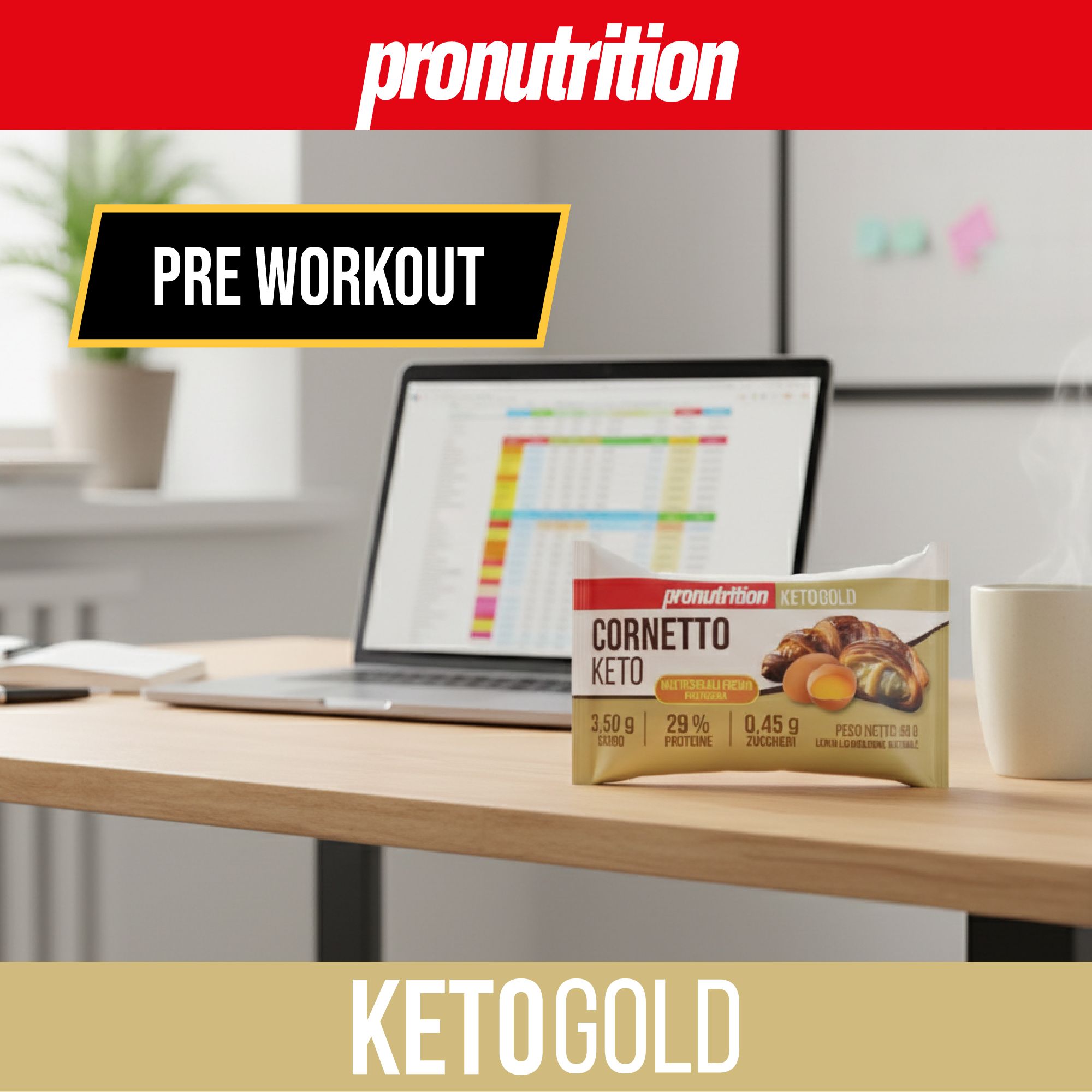 Confezione di Cornetto Keto su una scrivania. Scritte: Pronutrition, KetoGold, Pre Workout. Sullo sfondo, laptop e tazza.