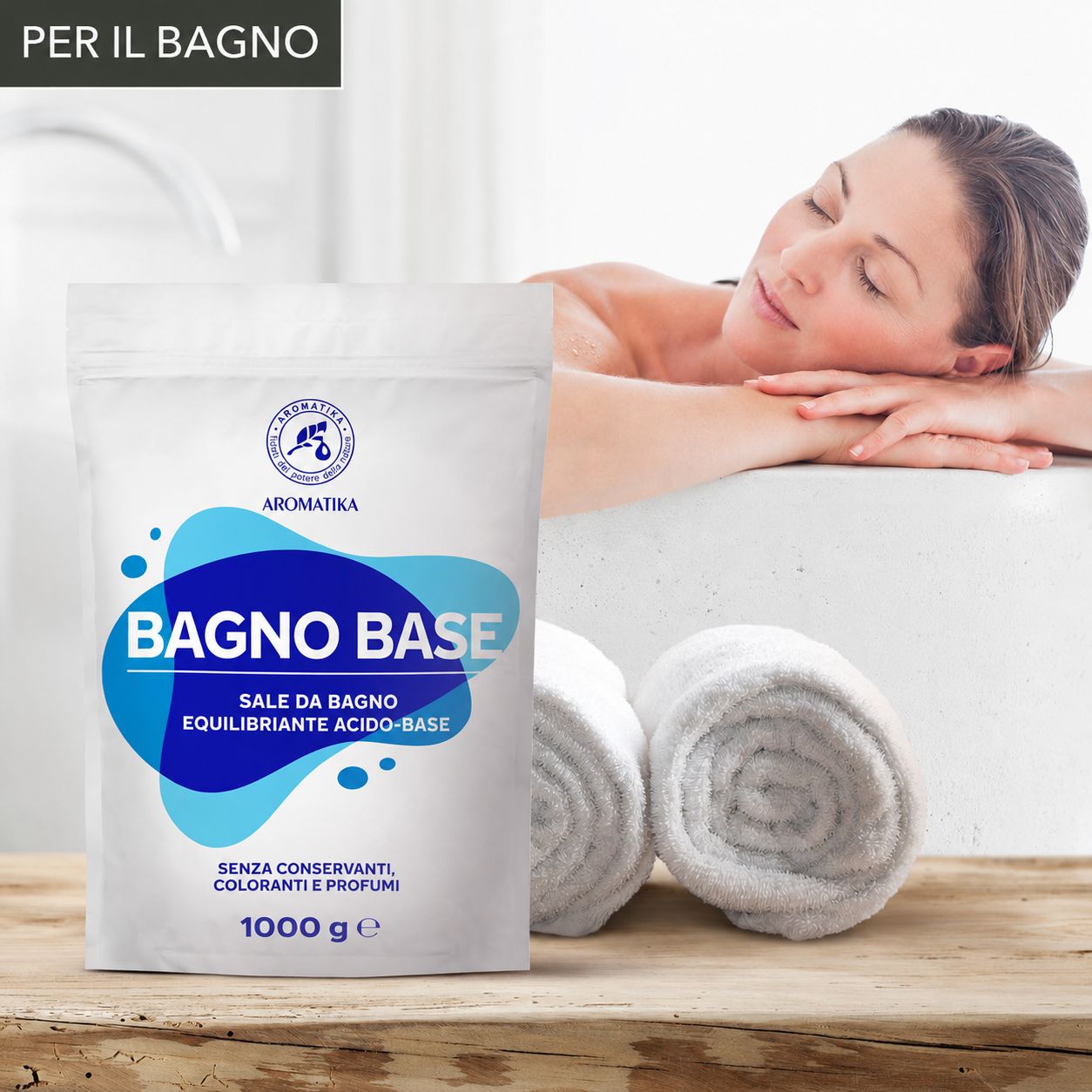 Busta bianca con logo blu e scritta BAGNO BASE. Scritta: Sale da bagno, equilibrio acido-base. 1000 g. Donna in vasca.