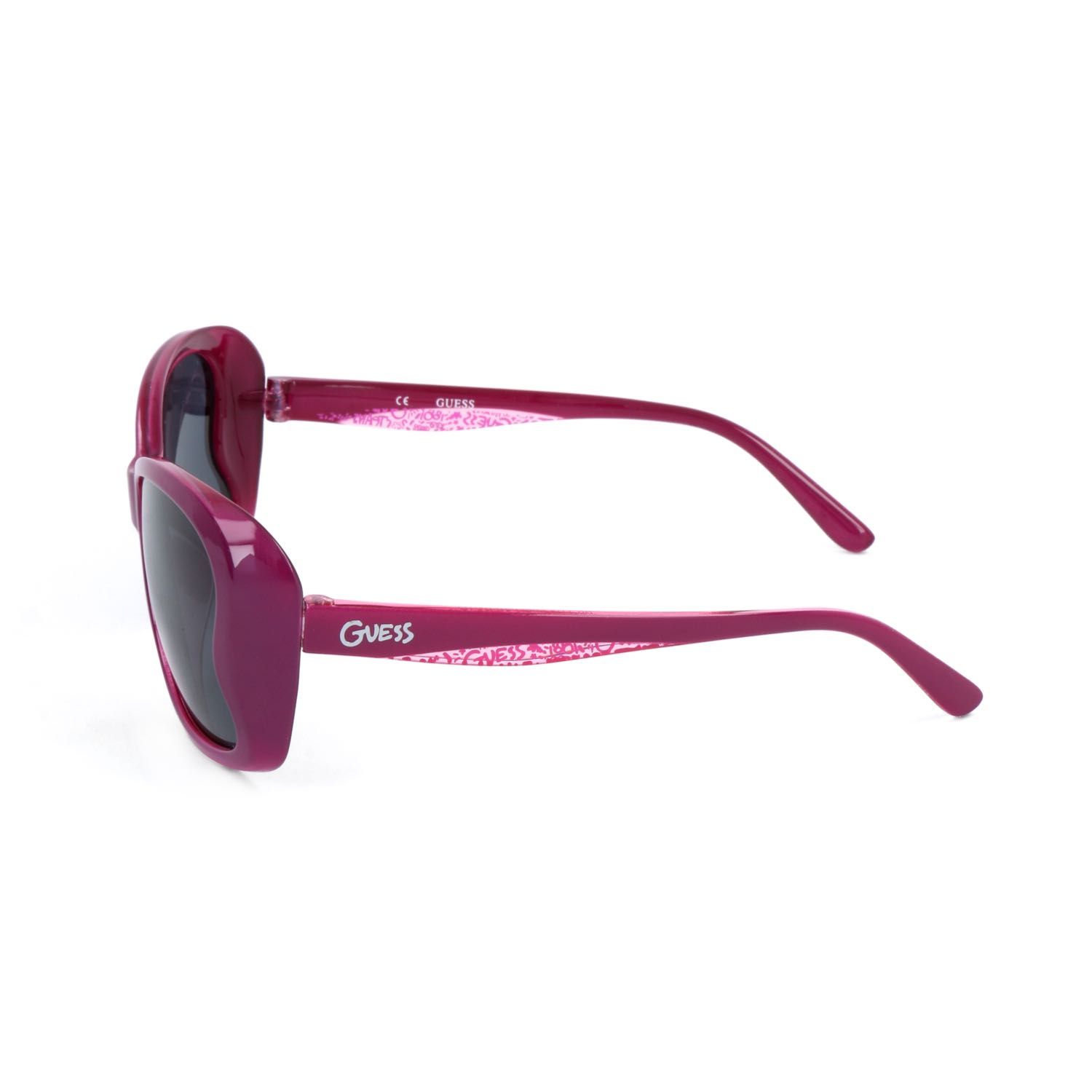 Occhiali da sole Guess viola con lenti scure e motivo discreto sulle aste.