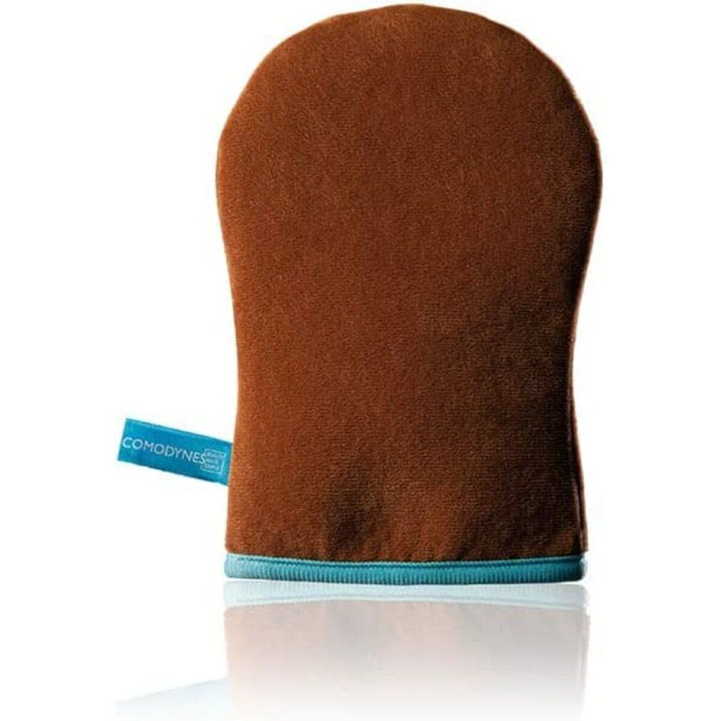 Guanto applicatore abbronzante marrone. Etichetta blu con logo. Orlo azzurro chiaro. Su sfondo bianco.