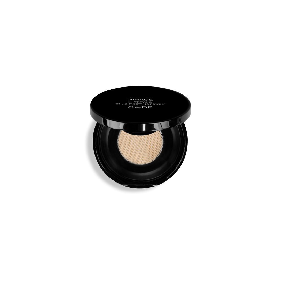 Contenitore di polvere aperto con coperchio nero. Scritta: Mirage, Mattifying Air Light Setting Powder, Ga-De. Cipria visibile.