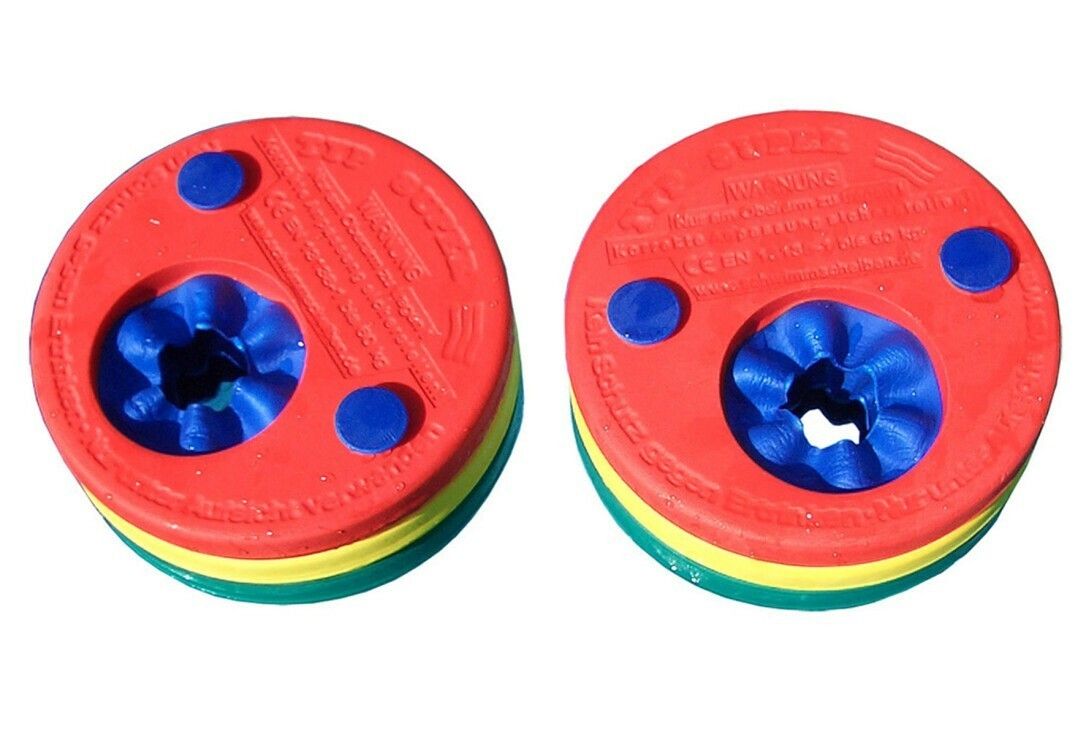 Due dischi da nuoto rossi, gialli e blu. Ogni disco ha una forma rotonda con un foro al centro e bottoni blu.