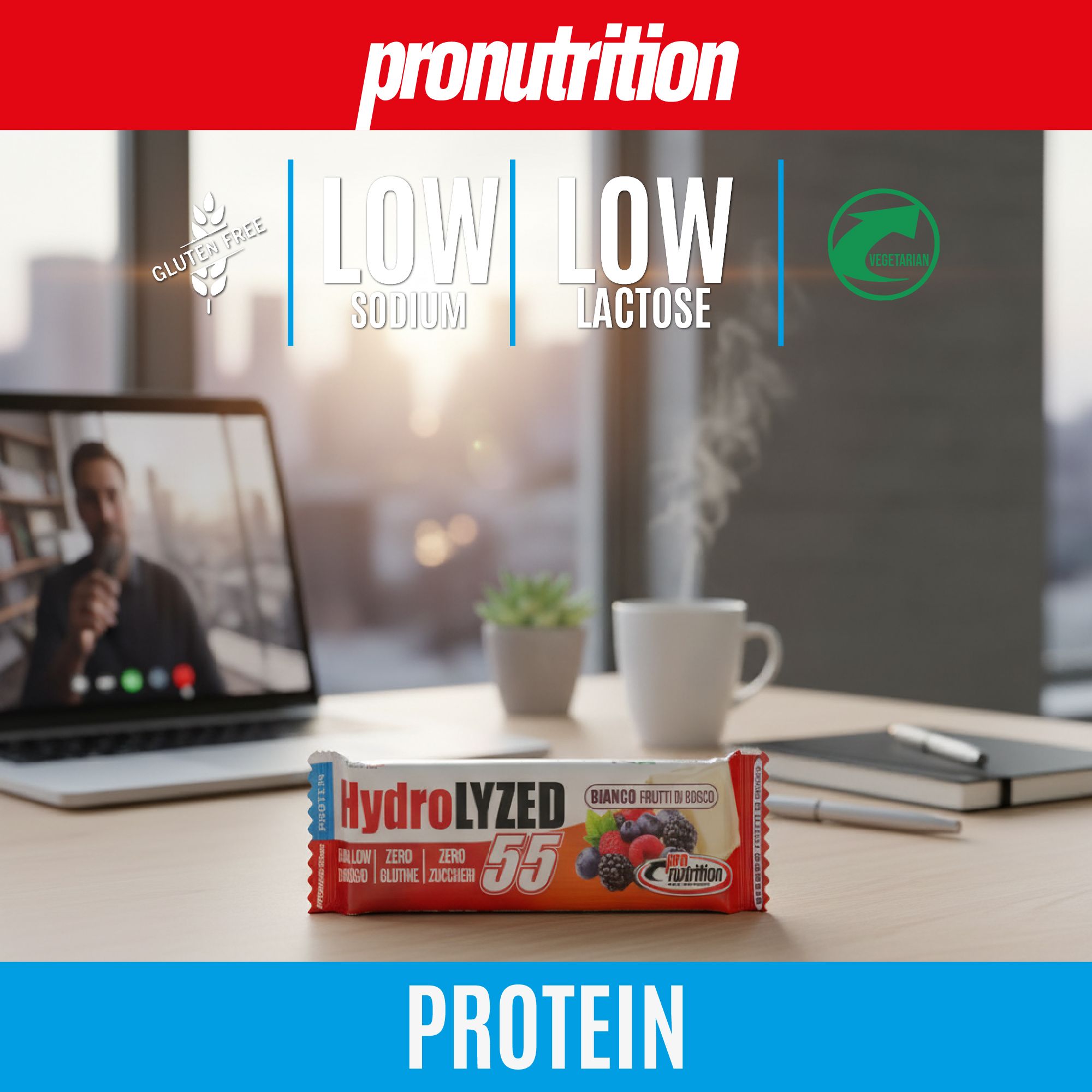 Barretta proteica HydroLYZED, pronutrition, su tavolo. Scritta: Zero zuccheri, senza glutine e lattosio. Pre Workout e Post Workout. Laptop, tazza.