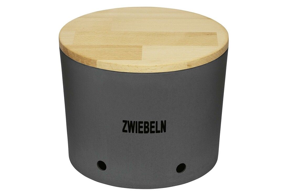 Contenitore per cipolle con coperchio in legno. Contenitore cilindrico grigio con due fori. Scritta: ZWIEBELN.