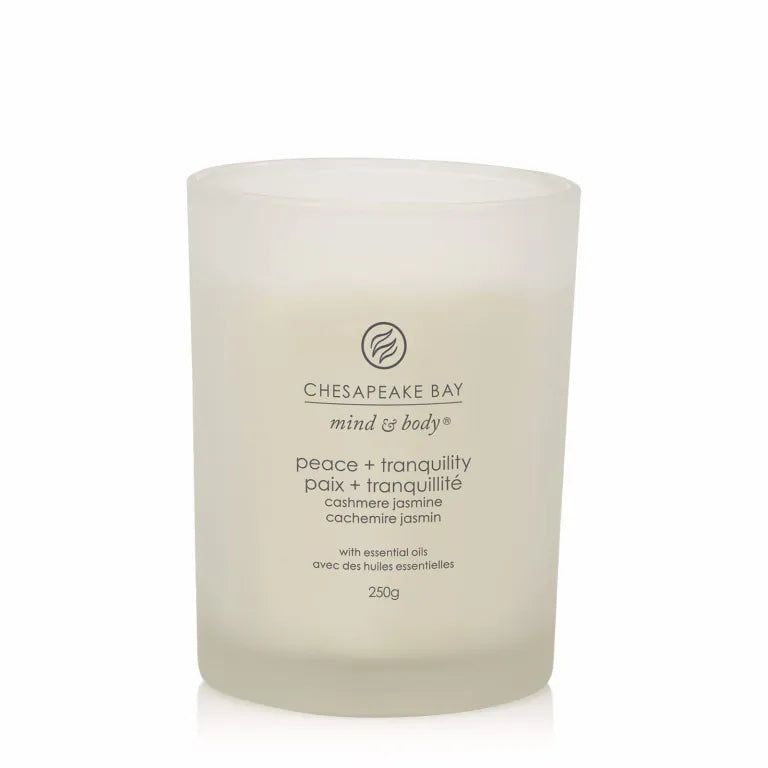 Candela Chesapeake Bay, mind & body, peace + tranquility. Vetro bianco, scritta, 250g. Con oli essenziali.
