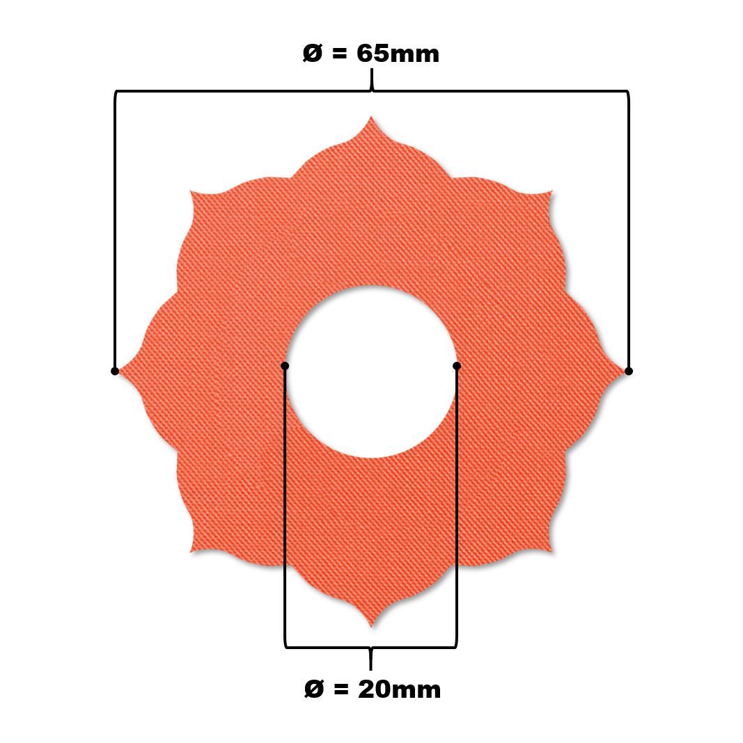 Anello arancione a forma di fiore, foro centrale. Diametro 65mm, foro 20mm. Tessuto a trama.