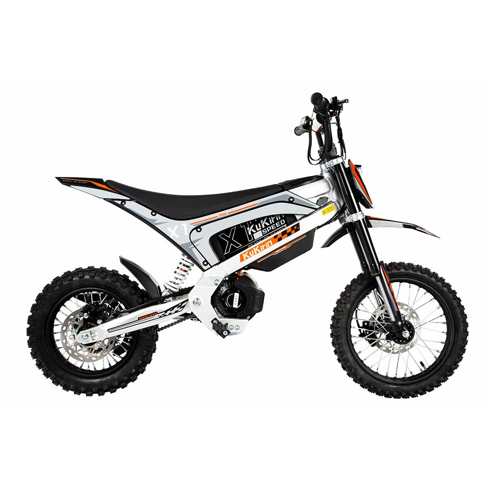 Moto fuoristrada elettrica, vista laterale. Nero, arancione e argento. Marchio: KUKIRIN. Logo X1 visibile.