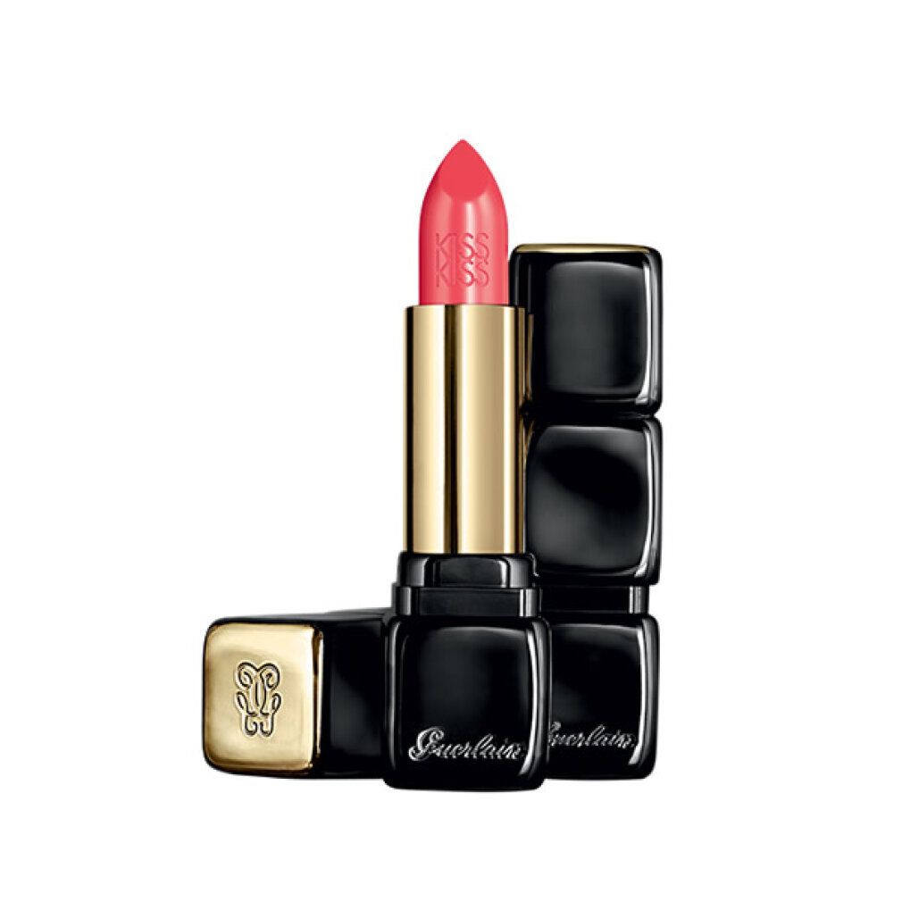 Rossetto rosso in stick nero e tubo dorato. Incisione KissKiss sul rossetto.