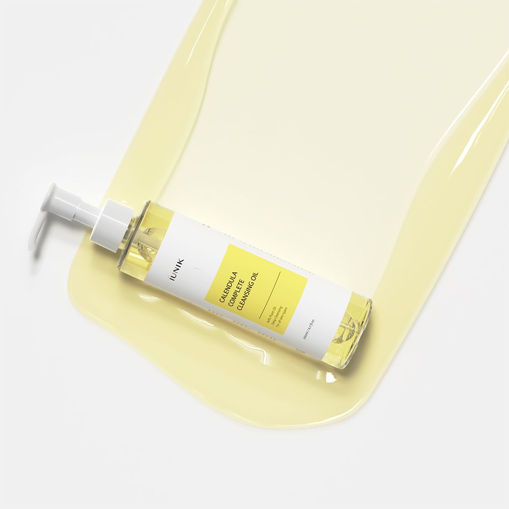 Flacone con dosatore su liquido giallo. Nome prodotto e marchio IUNIK visibili.