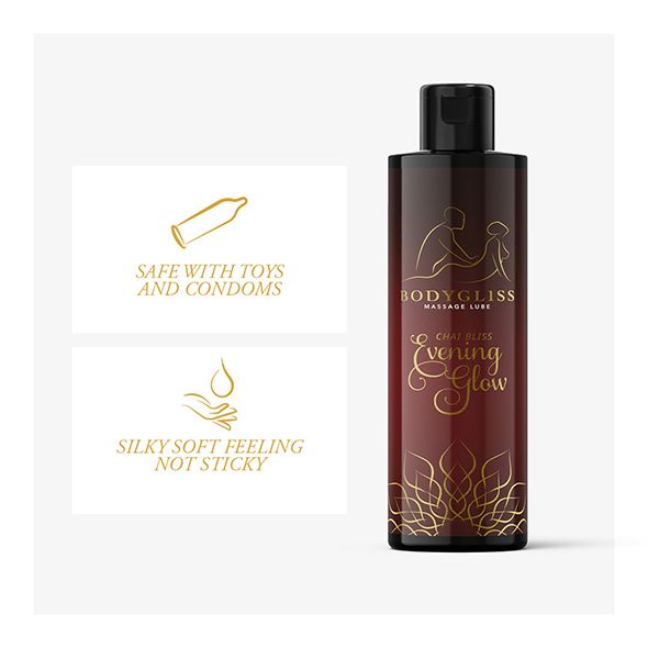 Flacone. Scritta: BodyGliss Massage Lube, Chai Bliss Evening Glow. Testo: Sicuro con giocattoli e preservativi. Morbido, non appiccicoso.