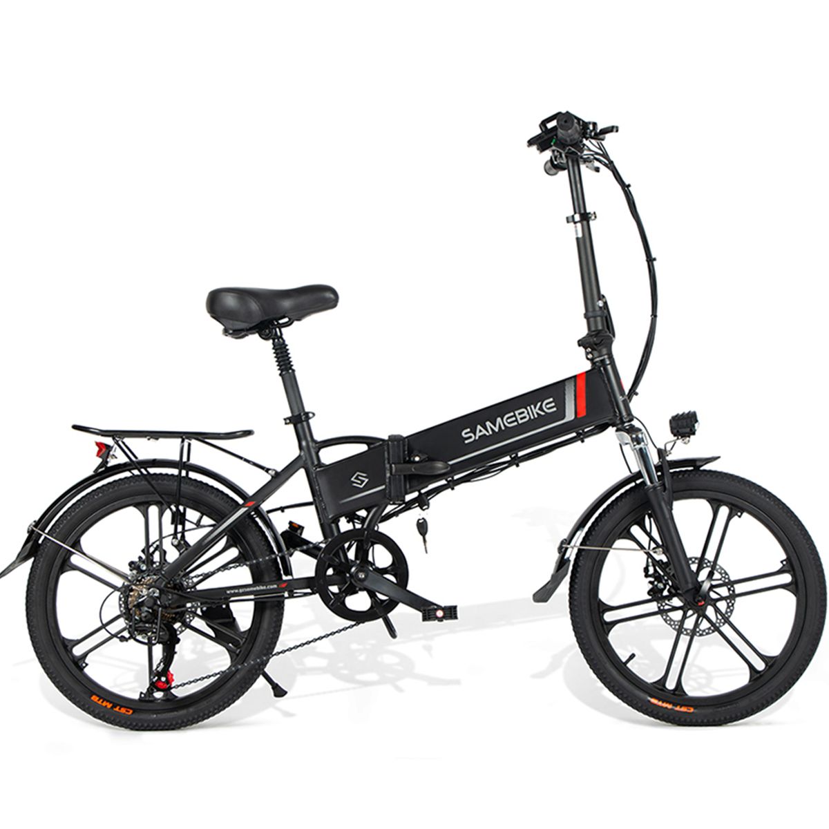 Bicicletta elettrica nera. Marchio SAMEBIKE. Pneumatici, sella e telaio neri. Dettagli rossi. Faro anteriore e portapacchi.