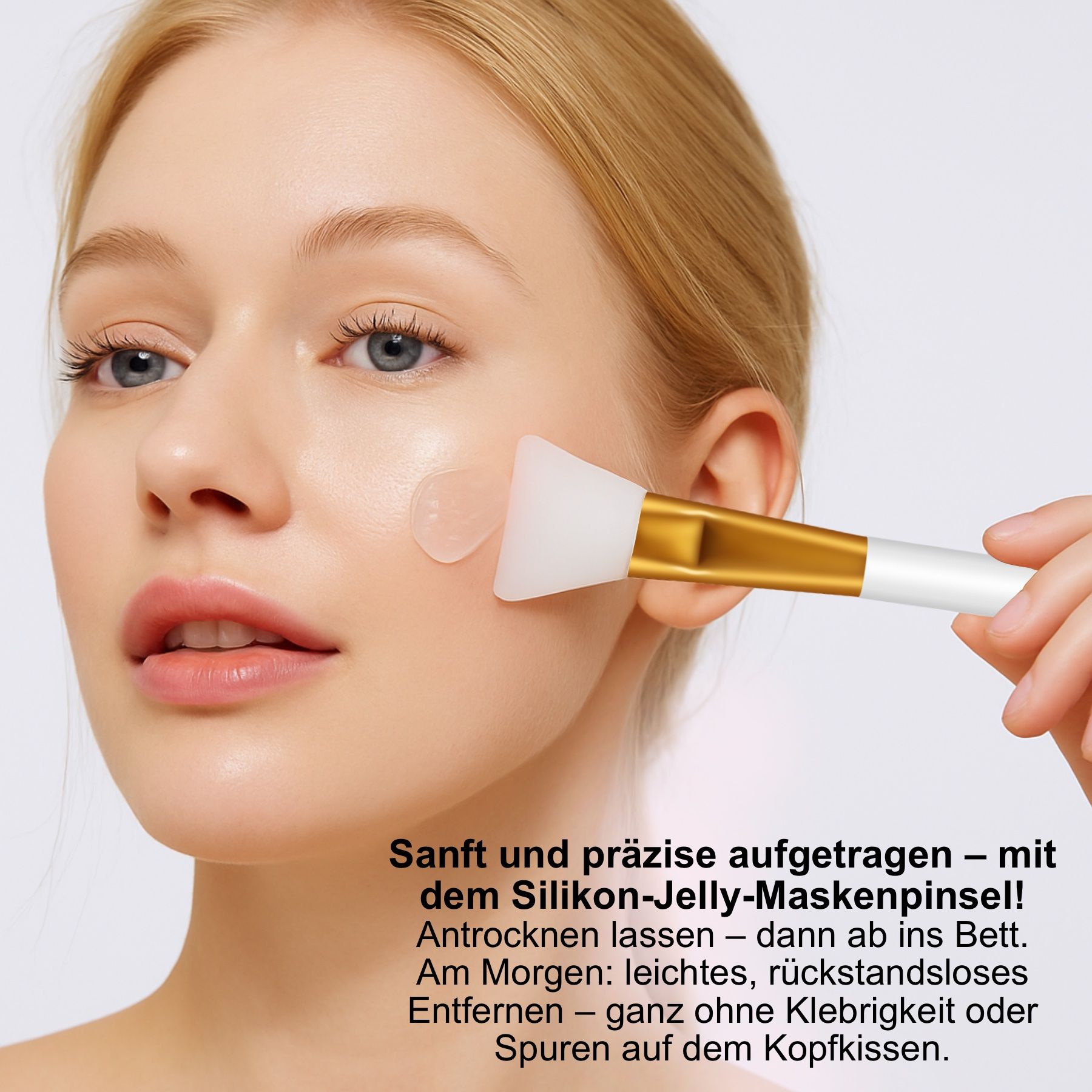Donna applica maschera con pennello. Pennello con testa bianca e manico dorato. Testo: Applicato delicatamente e con precisione.