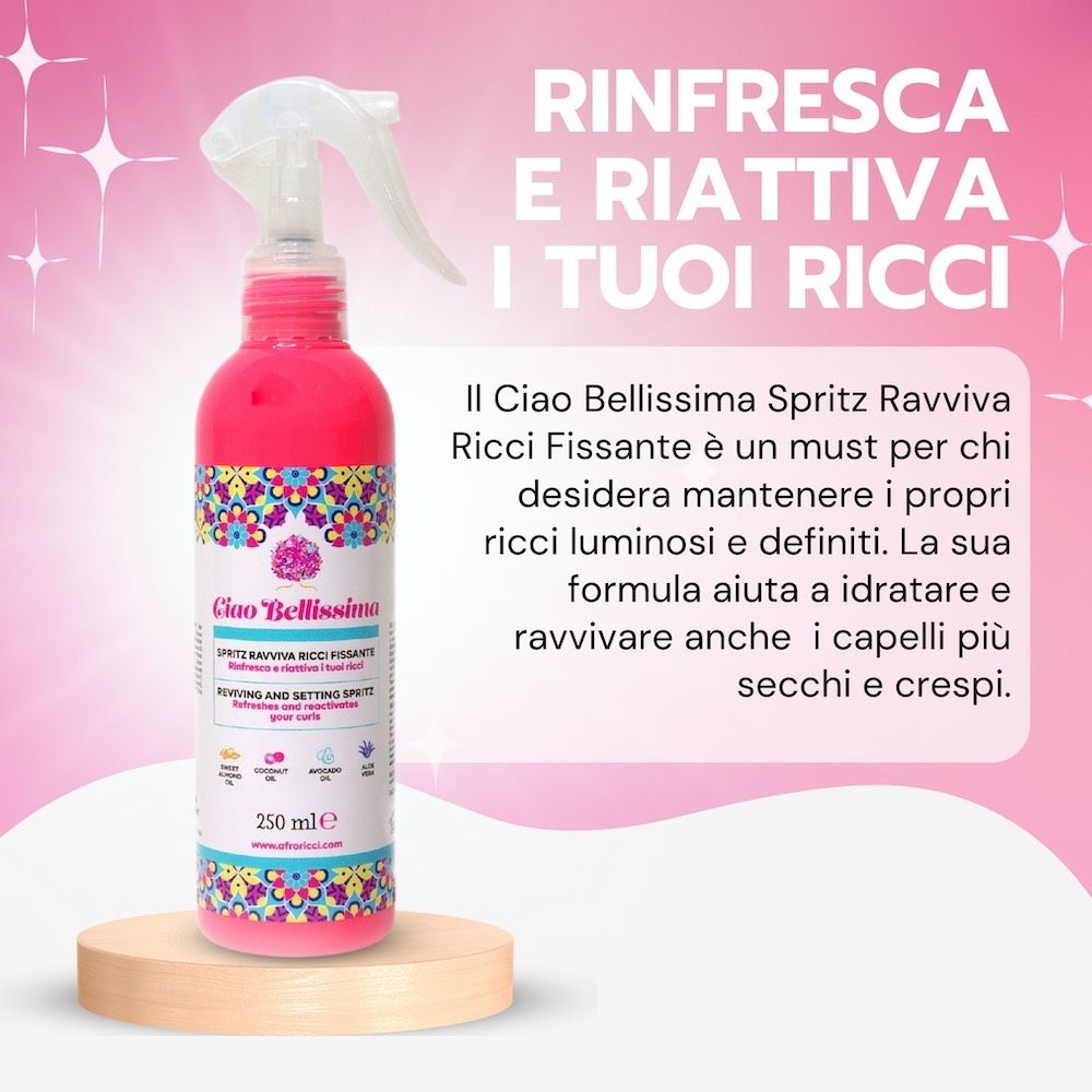 Flacone spray rosa con erogatore bianco. Testo: Ciao Bellissima, Spritz Ravviva Ricci Fissante, 250 ml. Testo sui ricci.