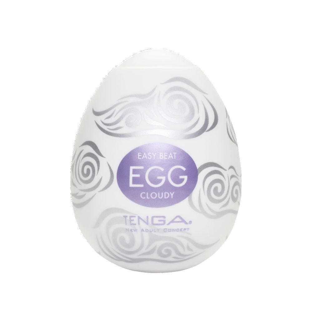 Prodotto a forma di uovo bianco con motivo a nuvole. Testo: "EGG Cloudy" e "TENGA".