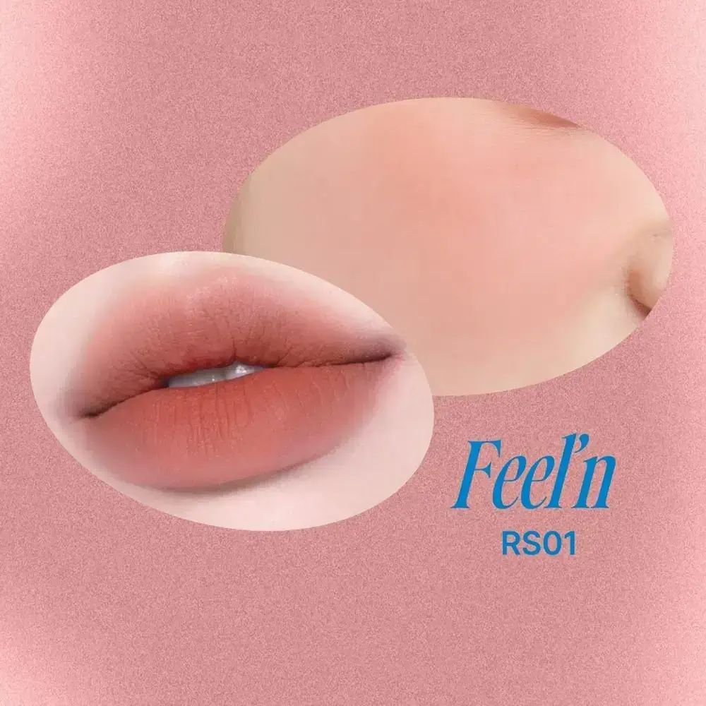Labbra e guance con RS01 Feel'n. Labbra rosa-arancio, guance arrossate. Testo: Feel'n RS01.