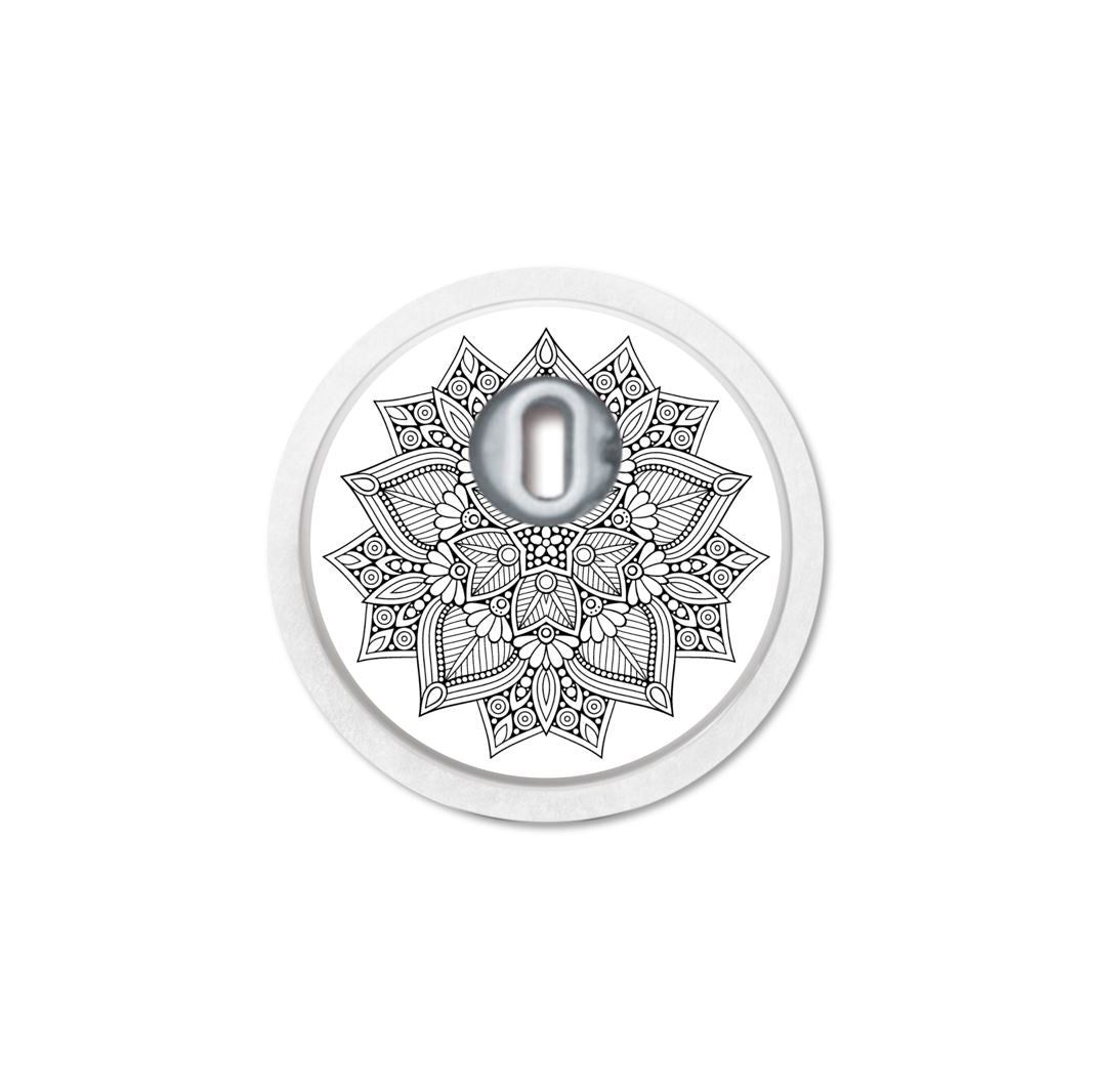 Adesivo rotondo con motivo mandala e sensore centrale. Design in bianco e nero.