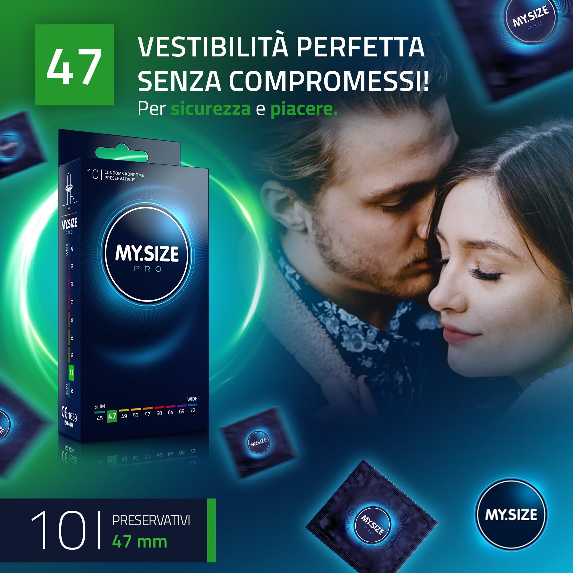 Preservativi MY.SIZE PRO 47mm, 10 pezzi, con una coppia sullo sfondo.