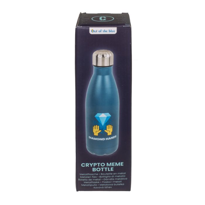 Borraccia in confezione. Bottiglia blu con motivo diamante e mani. Scritta "CRYPTO MEME BOTTLE".