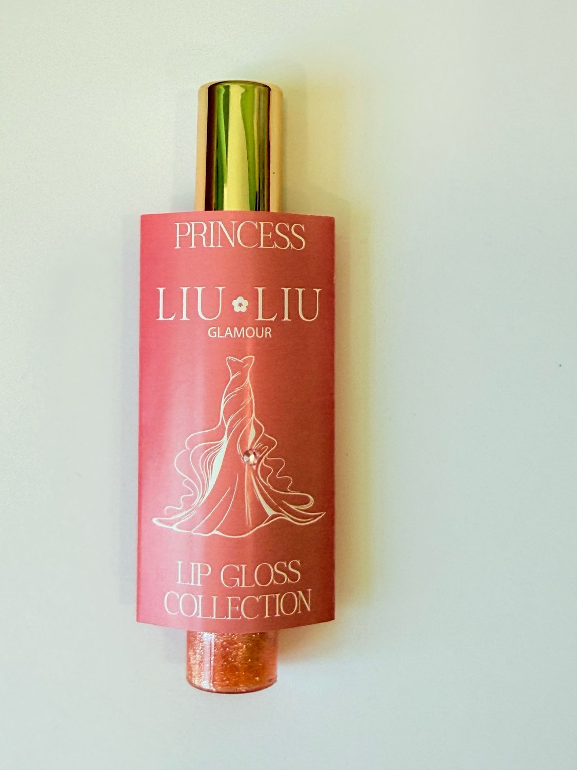 Lucidalabbra con confezione rosa. Scritta: PRINCESS LIU LIU Glamour. Lucidalabbra rosa glitterato. Tappo dorato.