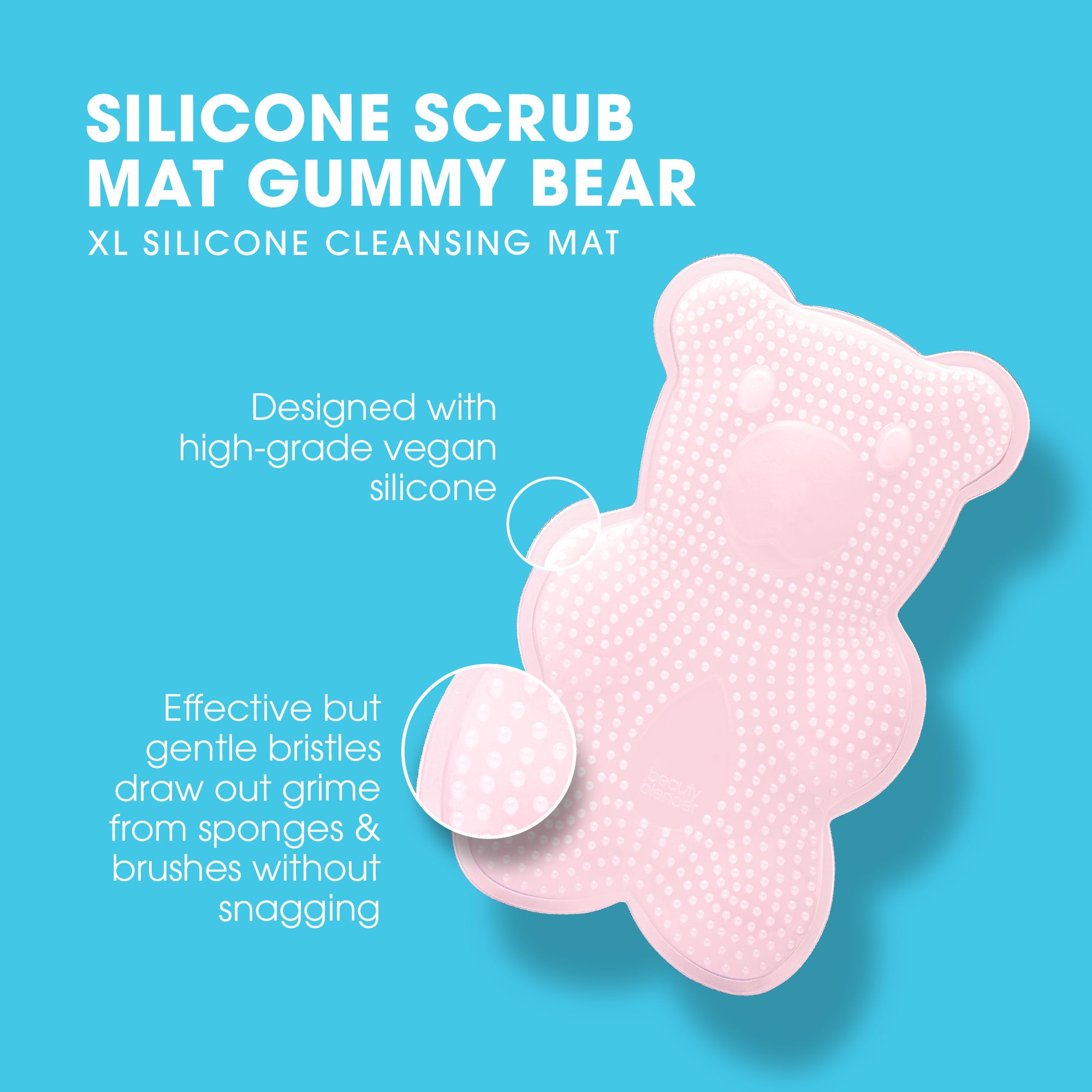 Tappetino di pulizia in silicone rosa a forma di orso. Testo: Silicone Scrub Mat Gummy Bear, silicone vegano.