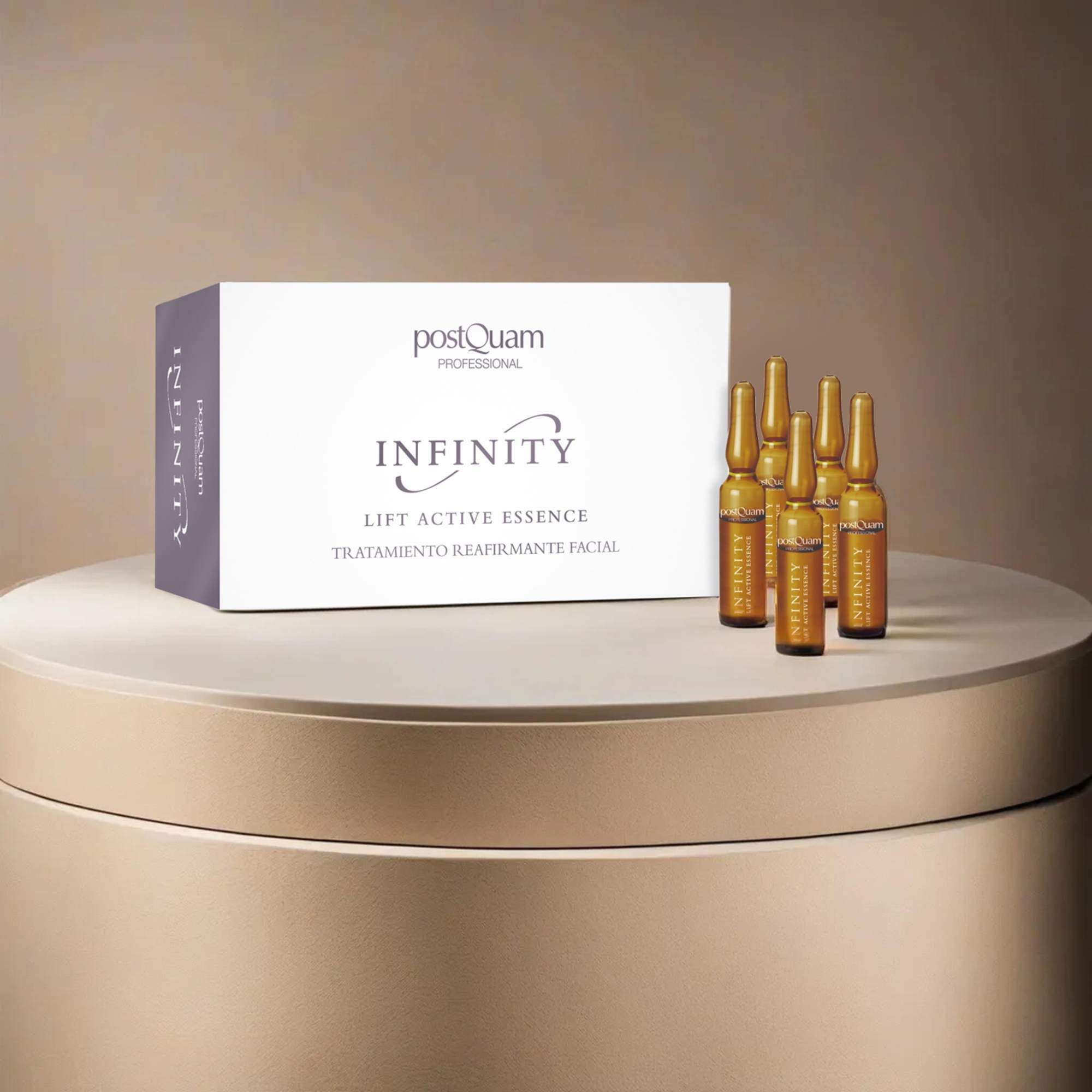 Confezione e fiale su piedistallo. Scritta: Postquam, Infinity, Lift Active Essence.