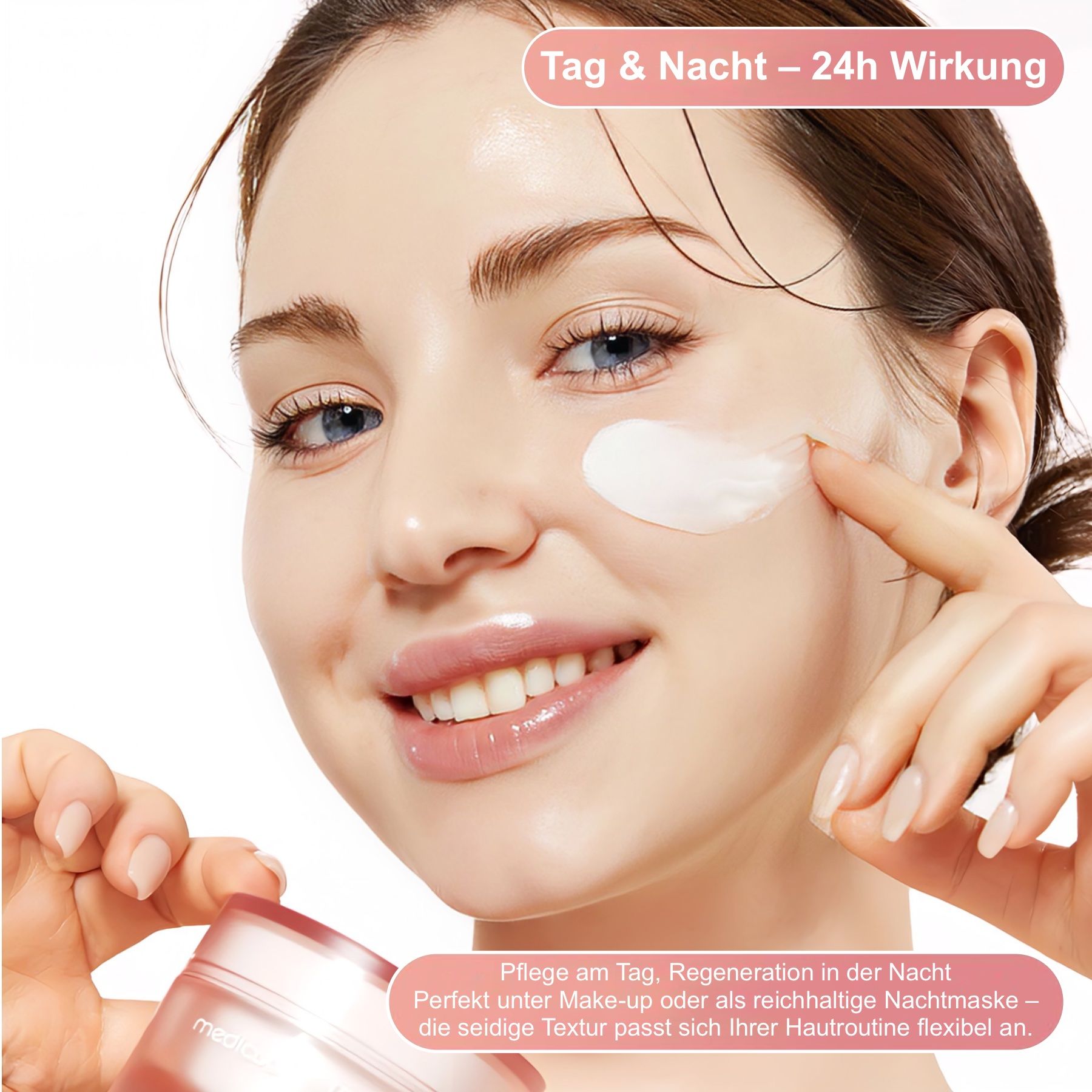 Donna applica crema. Vaso nell'immagine. Testo: Cura diurna, rigenerazione notturna. Perfetto sotto il trucco o come maschera notte ricca.