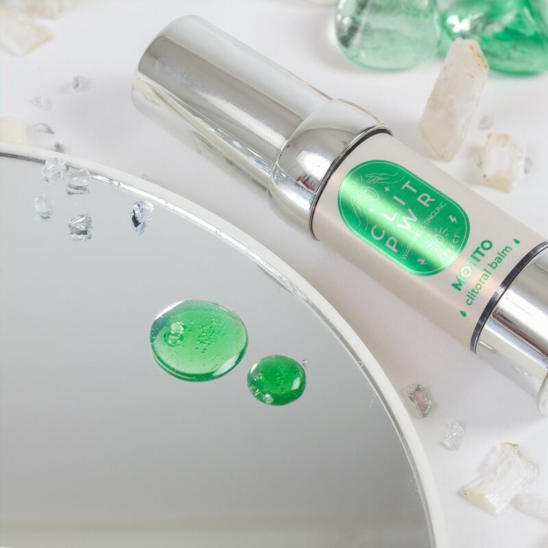 Prodotto su specchio. Scritta: CLIT PWR Mojito. Due gocce verdi accanto. Flacone argentato.