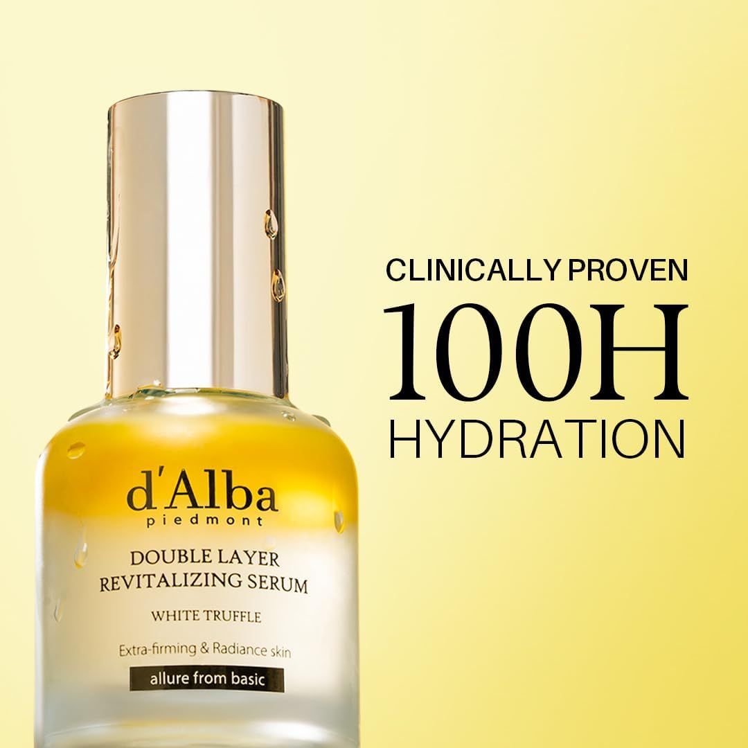 Flacone di siero con tappo dorato. Scritta: d'Alba, Double Layer Revitalizing Serum. Testo: Idratazione 100H clinicamente provata.